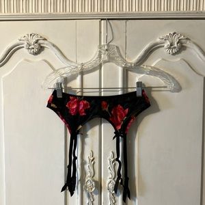 Victoria’s Secret small rose printed black garter belt